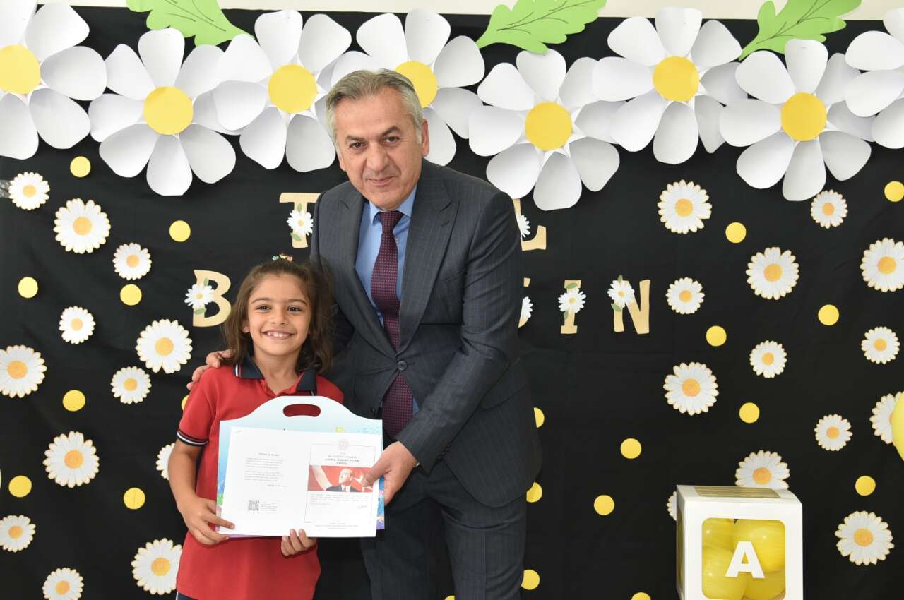 Konya'da yaz tatili resmen başladı! Karne gününden mutluluk kareleri yansıdı 13